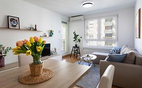 Sunny 1Bdr With Balcony & Parking